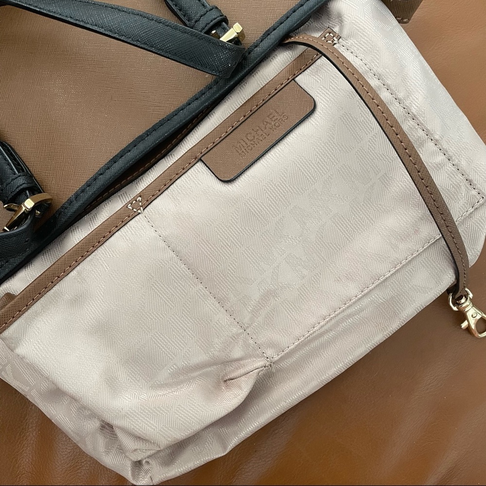 Michael Kors Jet Set Medium Tote in Camel - Picture 11 of 11